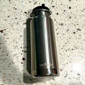 Kleen Kanteen 32 oz stainless steel water bottle.
